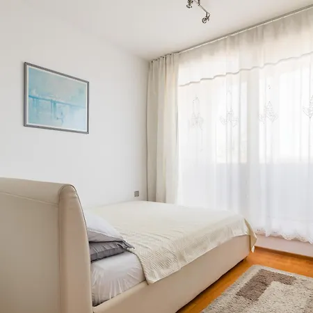 Split-luxury Znjan דירה